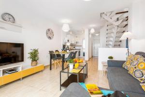 Posedenie v ubytovaní 1314 FABULOUS 2 BEDROOM Accommodation ROOF TERRACE