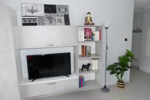 TV a/nebo společenská místnost v ubytování Grand & beau studio climatisé vue sur mer