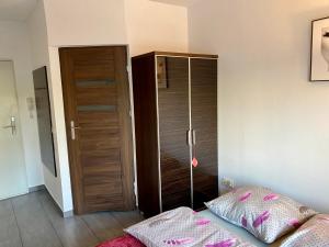 Posteľ alebo postele v izbe v ubytovaní Aparthotel Superjednostka Katowice