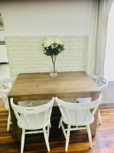 Fotografia z galérie ubytovania Romantic two bedroom apartments close to Normafa with private parking v Budapešti