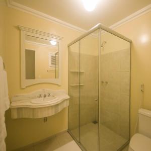 A bathroom at Hotel Montenegro Guaramiranga