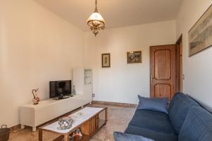 Televízia a/alebo spoločenská miestnosť v ubytovaní Casa Necchi