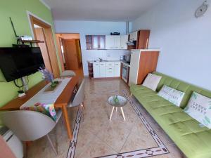 Kuchyň nebo kuchyňský kout v ubytování VeLun apartmani