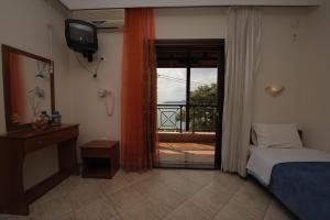 A bed or beds in a room at Panorama Spa Hotel Még 20 kép