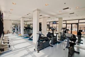 a gym with several treadmills and cardio machines at Maravilhoso Flat ao lado de Congonhas! in Sao Paulo