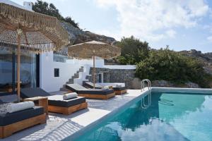 Bazén v ubytovaní Hill Club Naxos alebo v jeho blízkosti