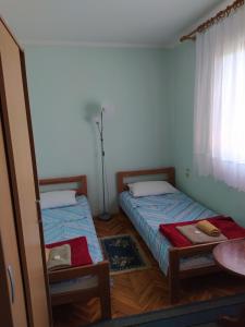 Voodi või voodid majutusasutuse Apartment & Rooms Aleksandar toas