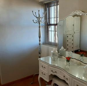 a dressing room with a white dresser and a mirror at Nieuwedrift accommodation in Piketberg