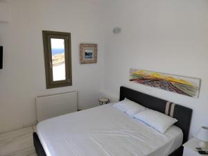 Postel nebo postele na pokoji v ubytování Aegean Panorama in Tinos