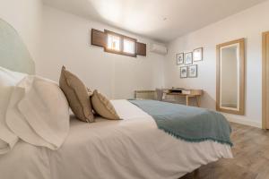 Ένα ή περισσότερα κρεβάτια σε δωμάτιο στο Apartamentos El Patio Plaza Santa Clara Cáceres