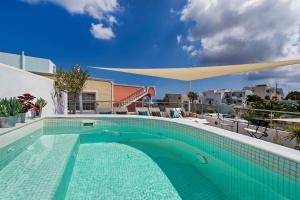 Der Swimmingpool an oder in der Nähe von Galatia Villas