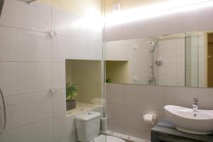 Koupelna v ubytování Monastiraki #309 by SuperHost Hub