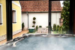 Piscina di Škorničkův statek - Tátova chalupa s wellness za příplatek o nelle vicinanze
