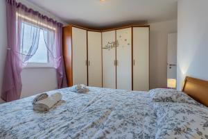 Posteľ alebo postele v izbe v ubytovaní Apartmani Utmar Cres