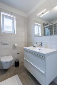 Kúpeľňa v ubytovaní Apartmani Utmar Cres