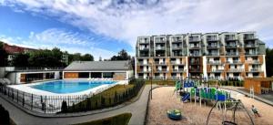 Bazén v ubytovaní Apartament Turkusowy Kołobrzeg Podczele alebo v jeho blízkosti