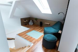 an attic room with a chair and a table at Maisonette Ahornhöhe in Kempten