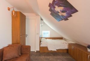 a bedroom with a bed and a painting on the wall at Vila Troia Vama Veche in Vama Veche