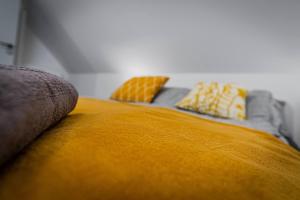 Posteľ alebo postele v izbe v ubytovaní Apartamenty Ustronne Liściasta