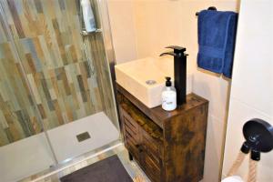 A bathroom at Acuarela Studio in Benalmádena