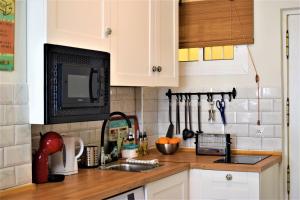 A kitchen or kitchenette at Acuarela Studio in Benalmádena