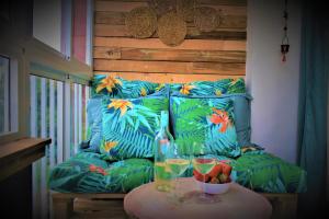 A seating area at Acuarela Studio in Benalmádena