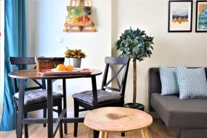 A seating area at Acuarela Studio in Benalmádena