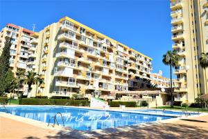 The swimming pool at or close to Acuarela Studio in Benalmádena