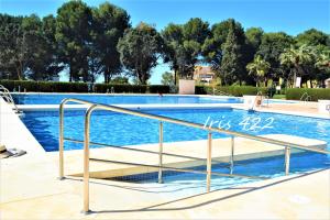 The swimming pool at or close to Acuarela Studio in Benalmádena