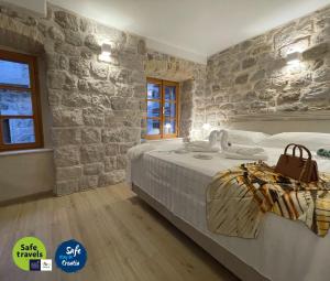 Posteľ alebo postele v izbe v ubytovaní Dubrovnik Throne Suite III.
