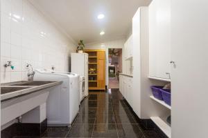 ครัวหรือมุมครัวของ Maison Neoclássica 5 estrelas confort +22 ภาพ