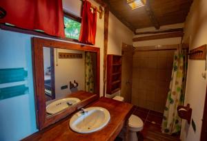 A bathroom at Suites La Tortuga