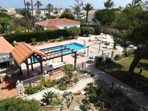 Bazén v ubytování Villa Zenia Beach nebo v jeho okolí