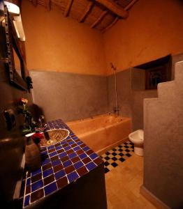 Koupelna v ubytování Riad Maktoub