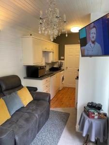 Gallery image of Cosy Cabin by the seaside with Hot Tub in Birchington