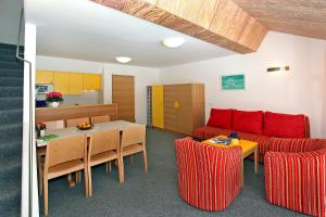 A kitchen or kitchenette at Ferienwohnungen Broser