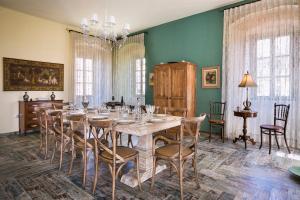 a dining room with a table and chairs at Luxury Villa Casa Maravillosa in Svoronata
