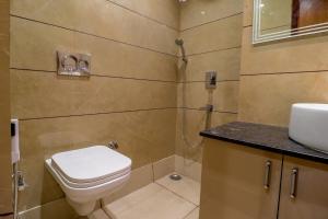 Koupelna v ubytování FabHotel F9 Pitampura