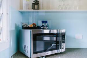 A kitchen or kitchenette at Kooyong Apartment 3