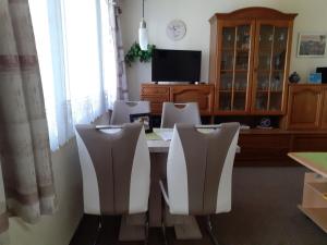 Μια τηλεόραση ή/και κέντρο ψυχαγωγίας στο Ferienhaus Lilienstein
