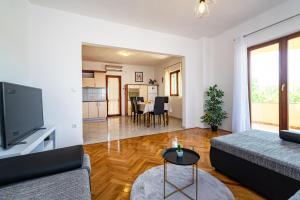 a living room with a couch and a table at Apartment Marija in Novigrad Dalmatia