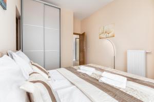 Posteľ alebo postele v izbe v ubytovaní Platan Tower Baltic & More Apartments