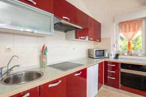 Kuchyňa alebo kuchynka v ubytovaní Seaview Apartment Marita