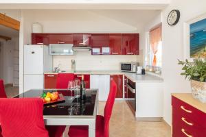 Kuchyňa alebo kuchynka v ubytovaní Seaview Apartment Marita