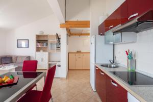 Kuchyňa alebo kuchynka v ubytovaní Seaview Apartment Marita