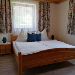 Postel nebo postele na pokoji v ubytování Ferienwohnung Zammernig