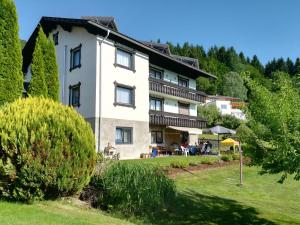 a large white building with a lawn in front of it at Ferienwohnung Zammernig in Ferndorf