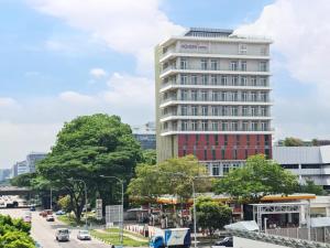 Aqueen Hotel Paya Lebar