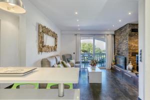 A seating area at Mareva