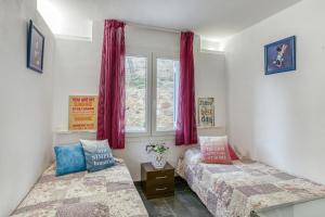 A bed or beds in a room at Mareva